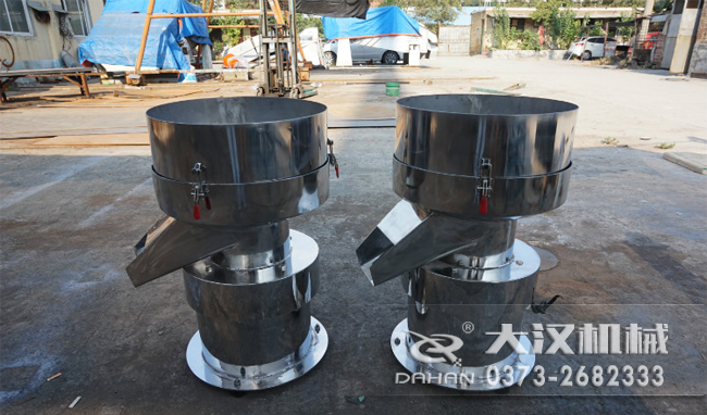 不銹鋼涂料振動篩是一種比較受用戶歡迎的產(chǎn)品之一，主要優(yōu)勢耐酸堿，不生銹，使用壽命長。