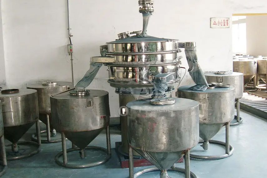 振蕩篩主要特點：換網(wǎng)容易，全封閉模式粉末不飛揚，可連續(xù)作業(yè)