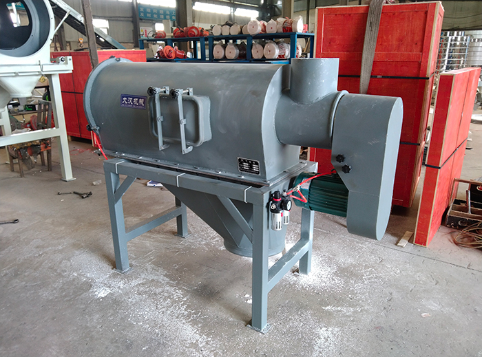 氣流篩采用碳鋼材質(zhì)的外殼，臥式的篩網(wǎng)利用風力與物料的離心力對物料進行篩分。產(chǎn)量高，效果好。